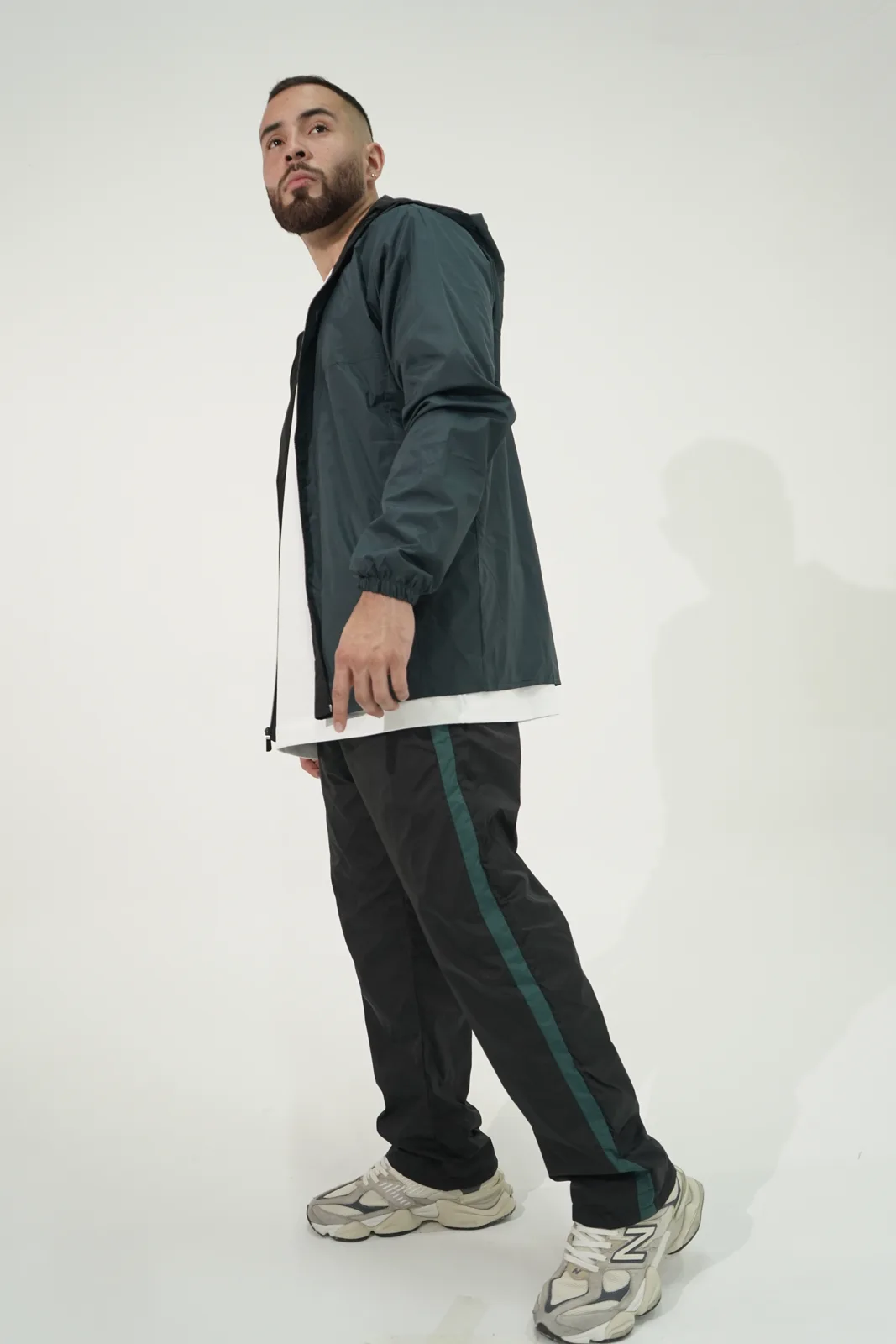 Conjunto Cortavientos en color Verde militar