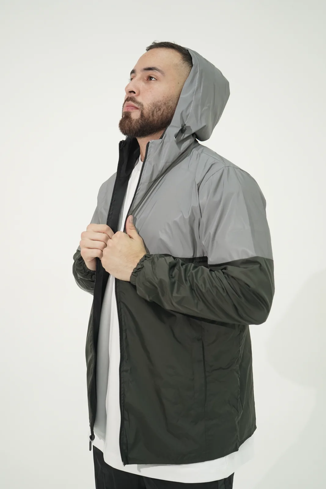 Chaqueta Bireflectiva en color Reflectiva y verde militar